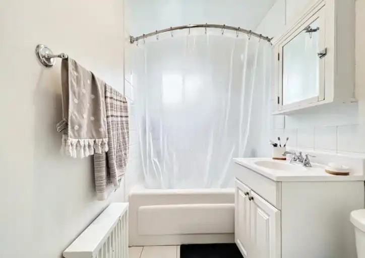 1658 Queen St W - Photo 5 of 6