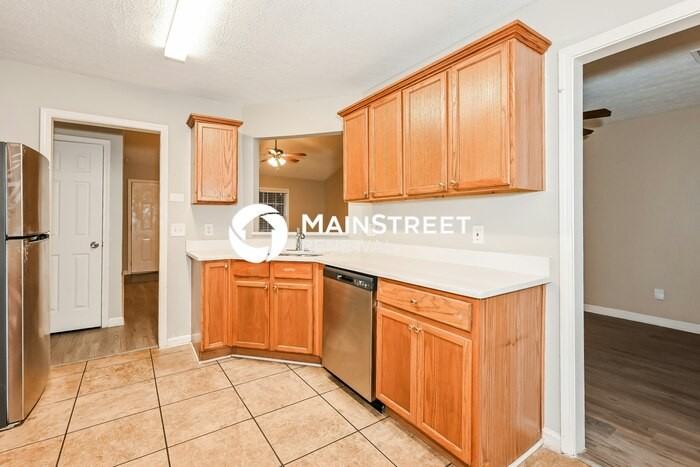 852 New England Ct - Photo 5 of 20