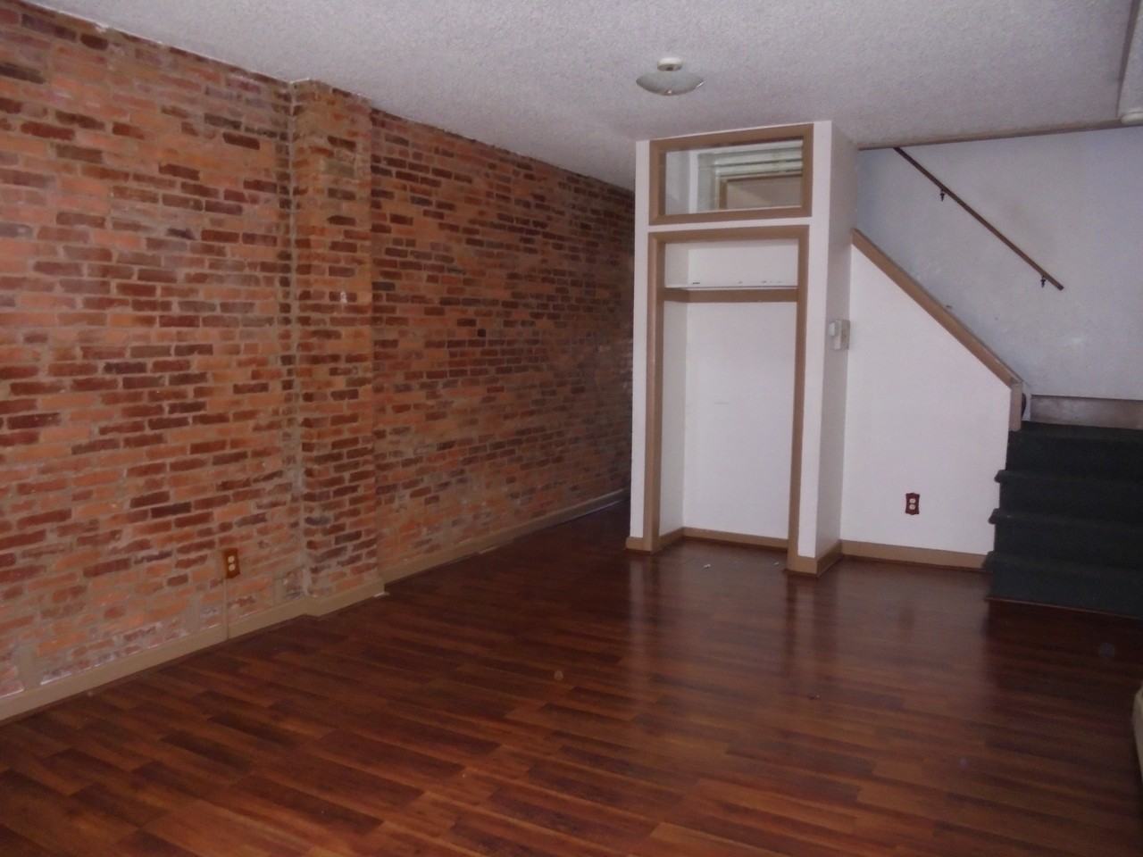 1420 Zarker St - Photo 2 of 11