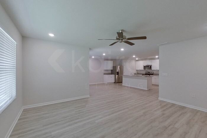 393 Monarch Ln - Photo 4 of 26