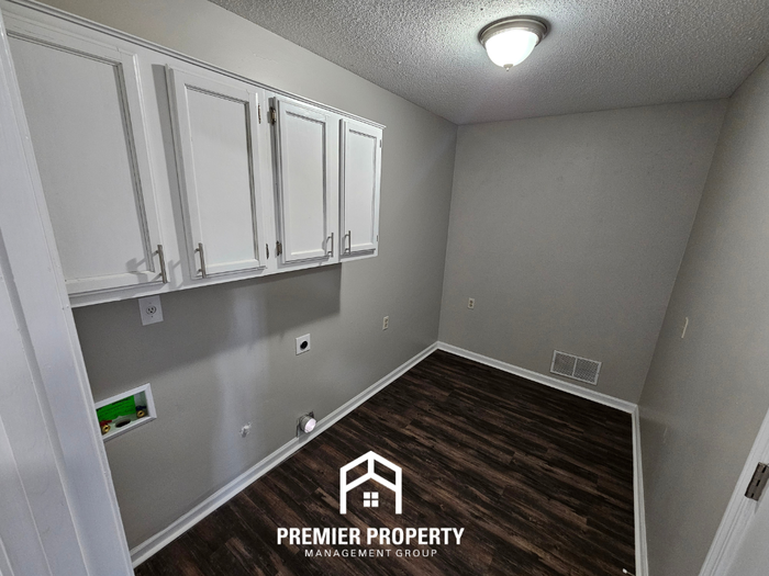 4061 Spring Hollow Dr - Photo 7 of 19