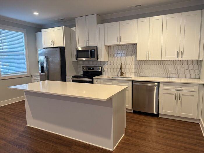 805B Bradford Ave #201