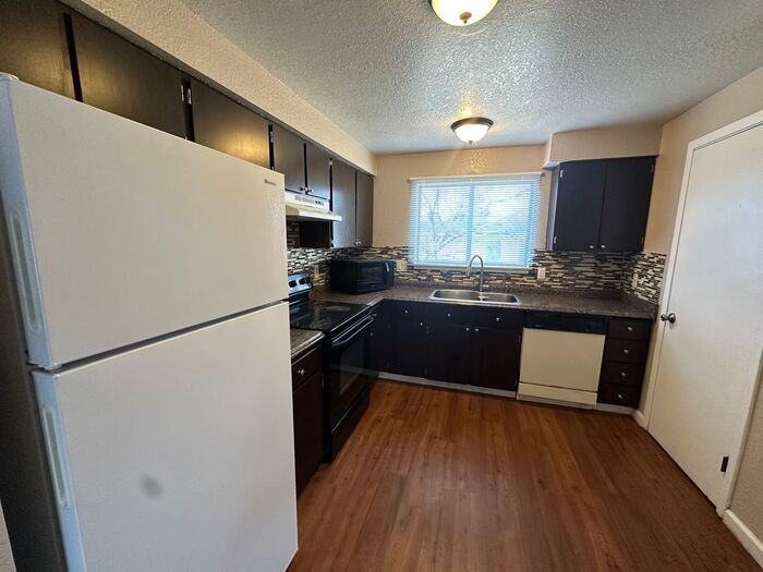 1412 E 9th St #18 - Photo 6 of 14