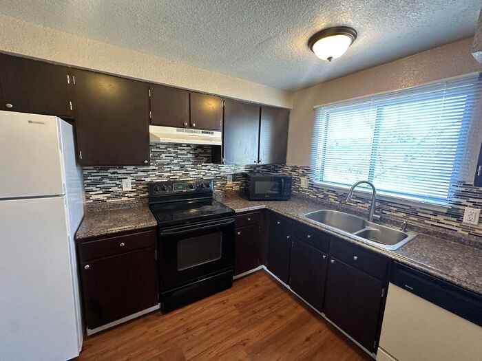 1412 E 9th St #18 - Photo 7 of 14