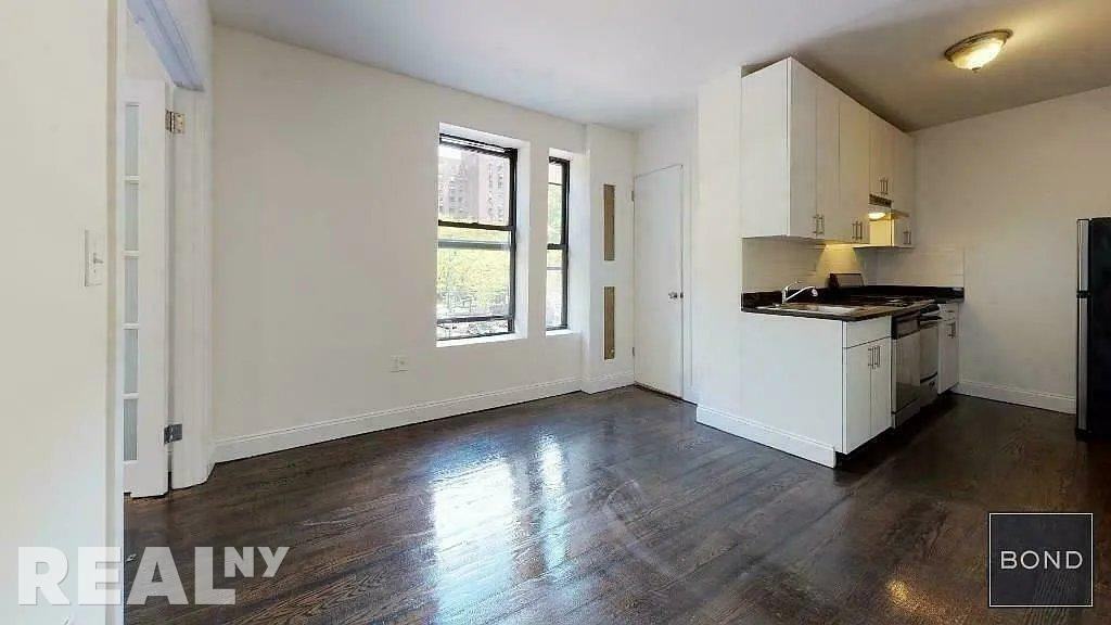 E 14th St #23 - Photo 2 of 7