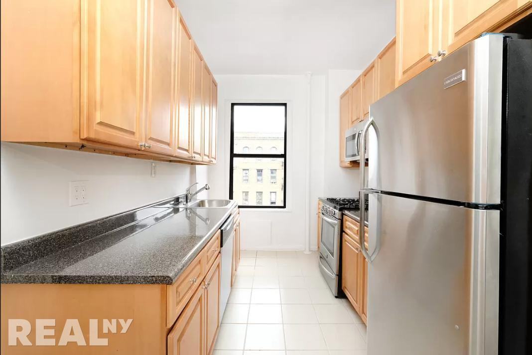 W 204th St #24 - Photo 2 of 6