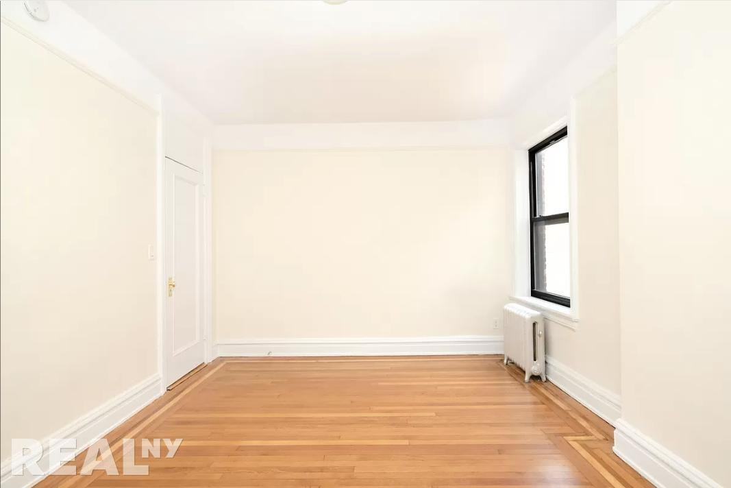 W 204th St #24 - Photo 4 of 6