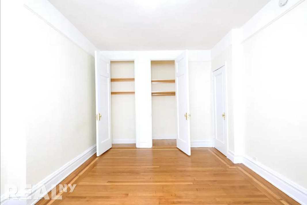 W 204th St #24 - Photo 5 of 6