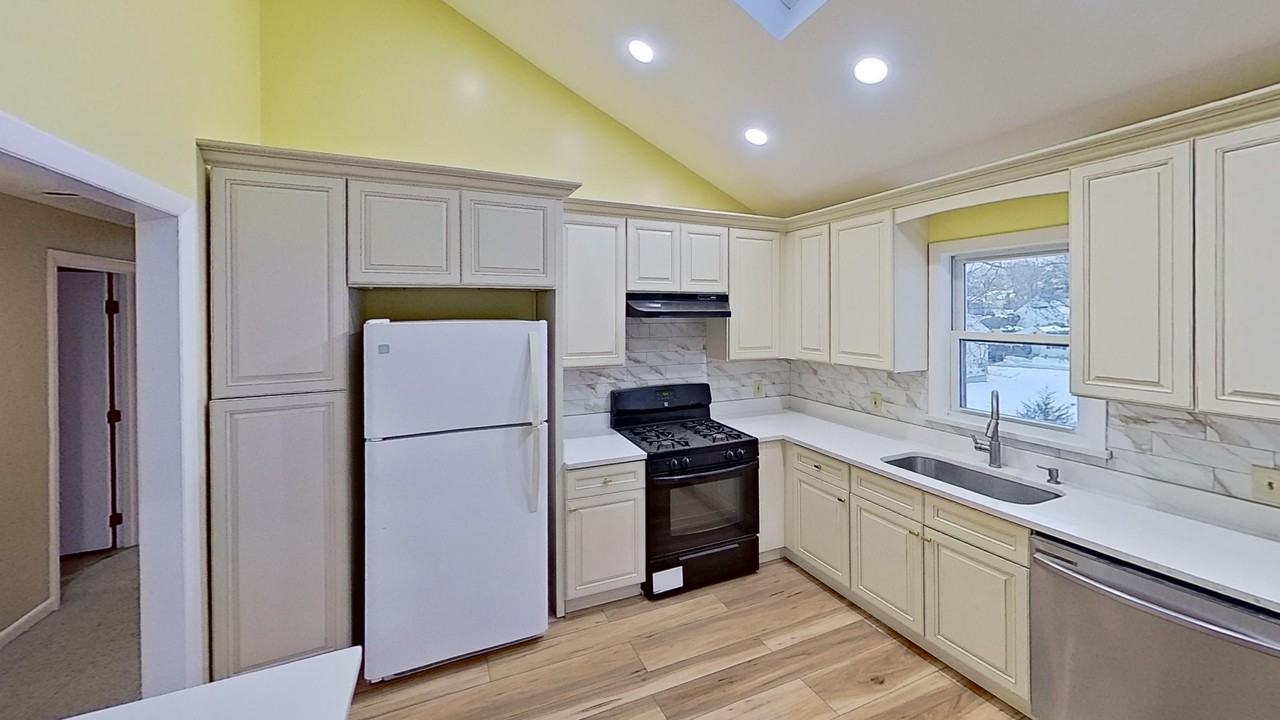 52 Rockefeller Street #2 - Photo 2 of 11