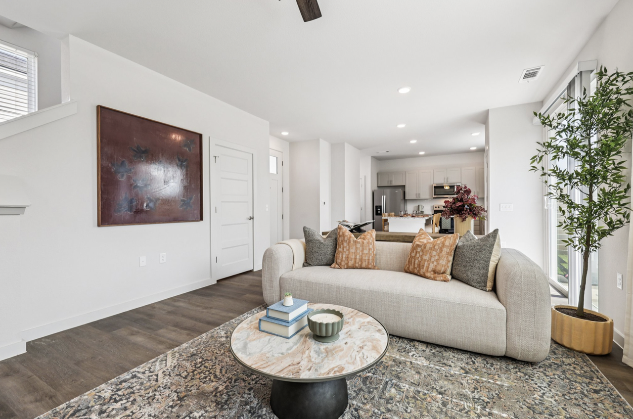 6012 Aviation Drive - Photo 4 of 20