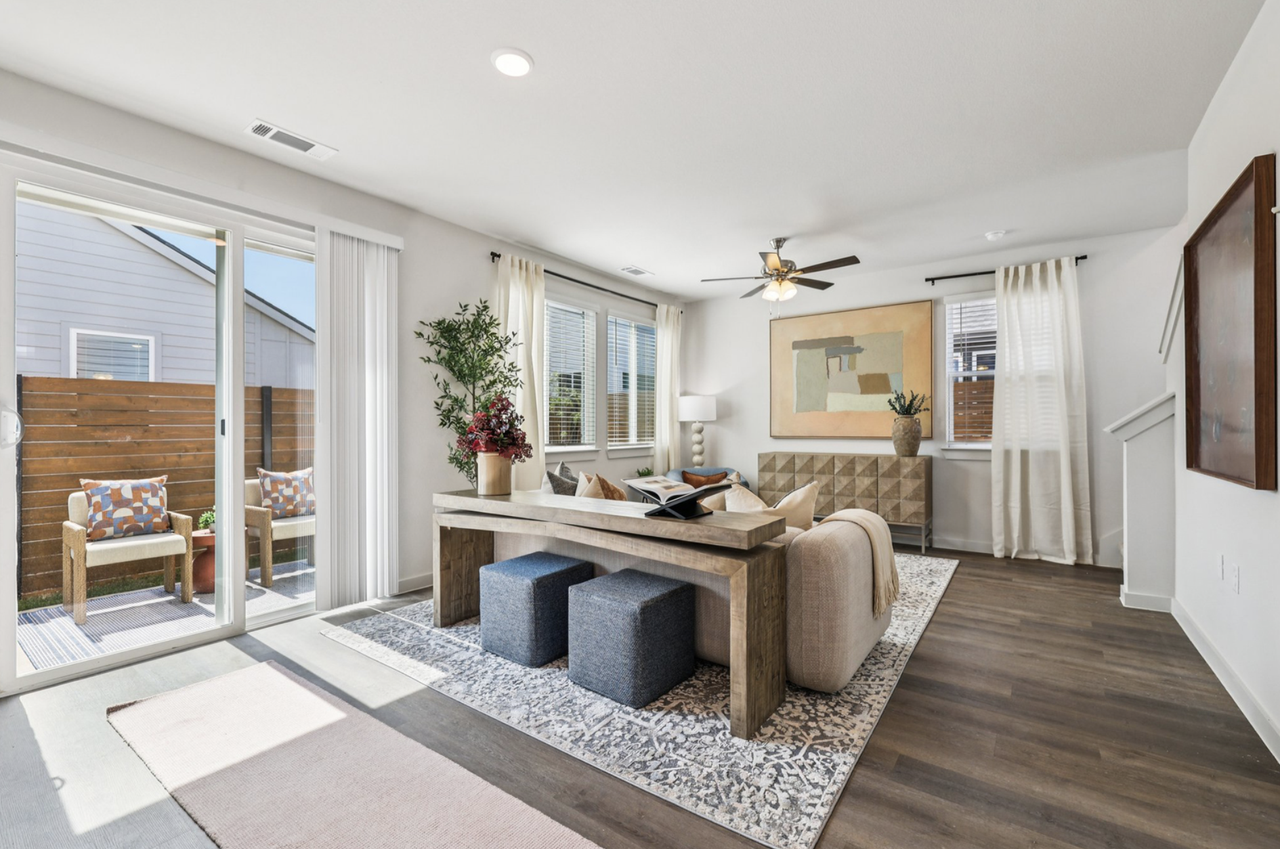 6012 Aviation Drive - Photo 5 of 20