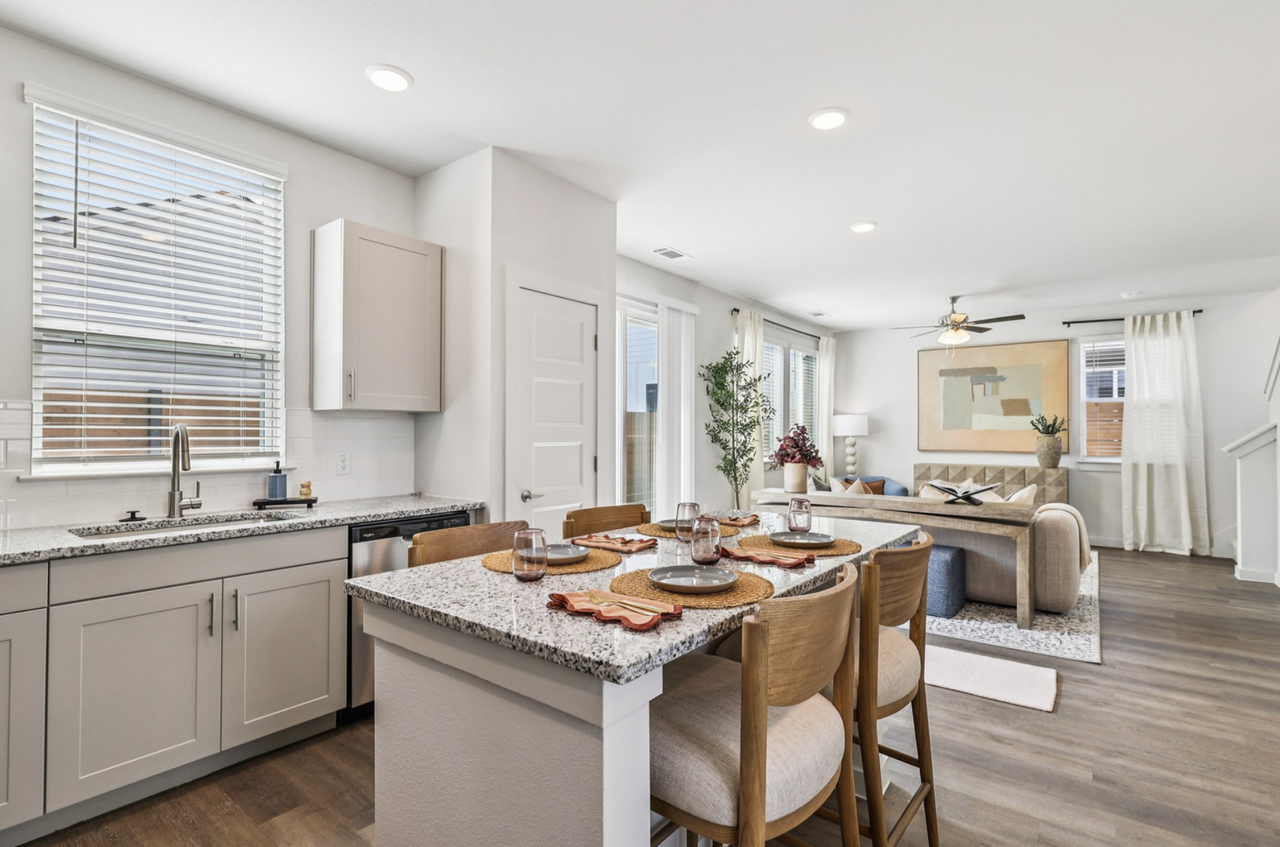 6012 Aviation Drive - Photo 6 of 20