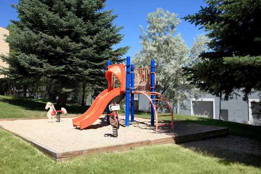 CANDLEWOOD APARTMENTS 3 of 4