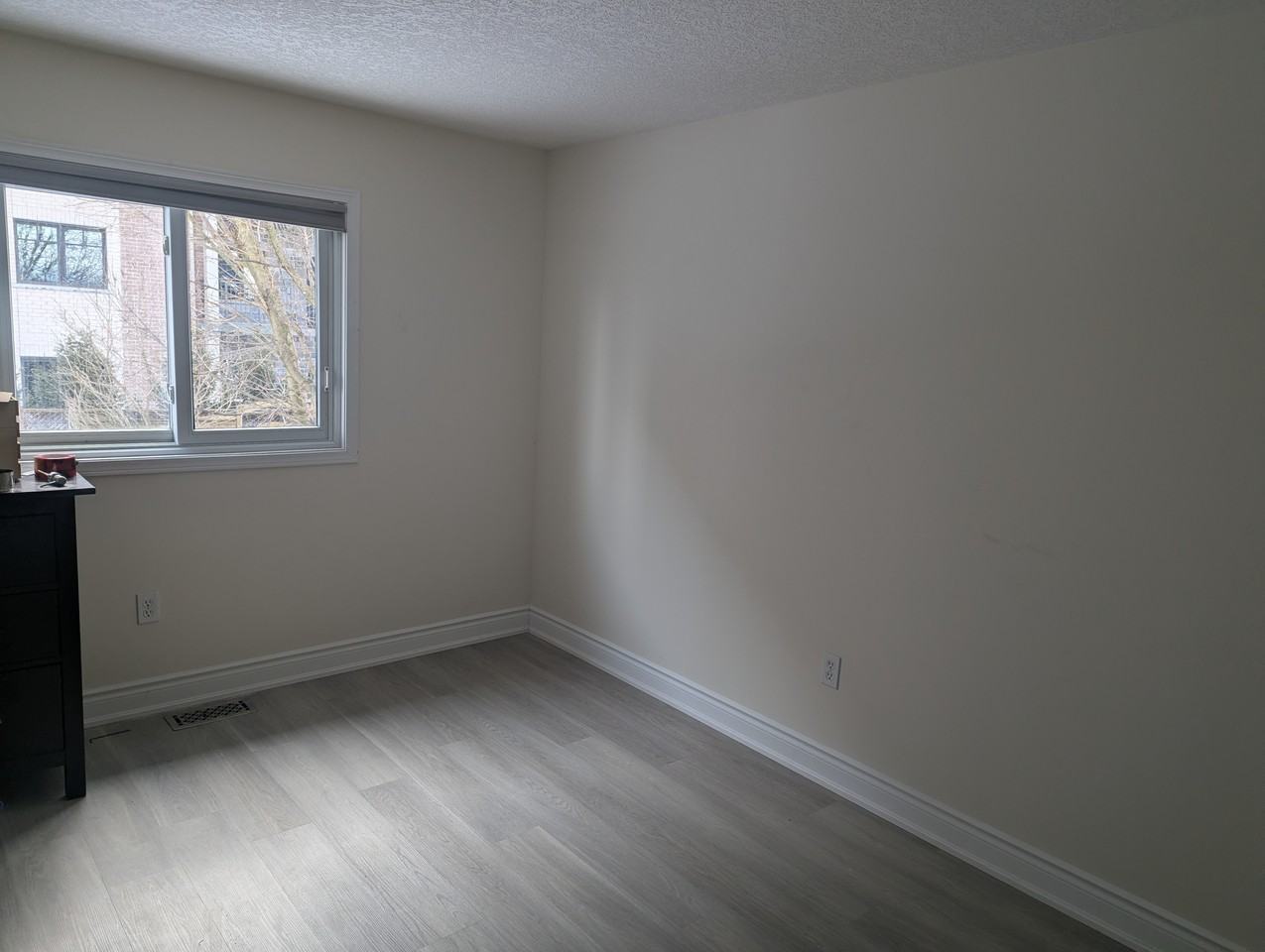 977 Creekside Drive - Photo 2 of 2