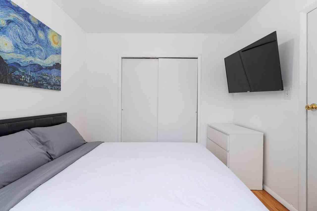 248 E 91st St #1032060P - Photo 6 of 28