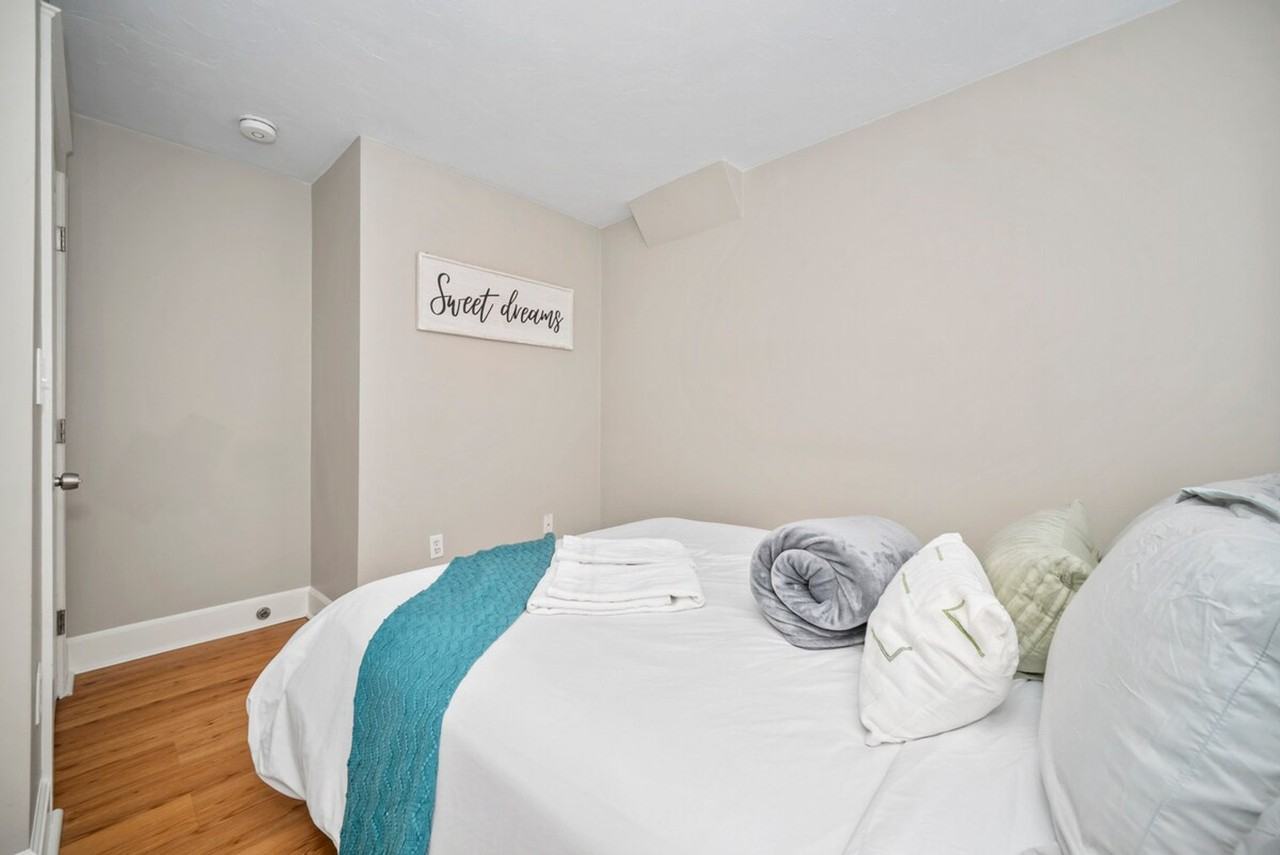 370 Hanover St #1460065P - Photo 7 of 12