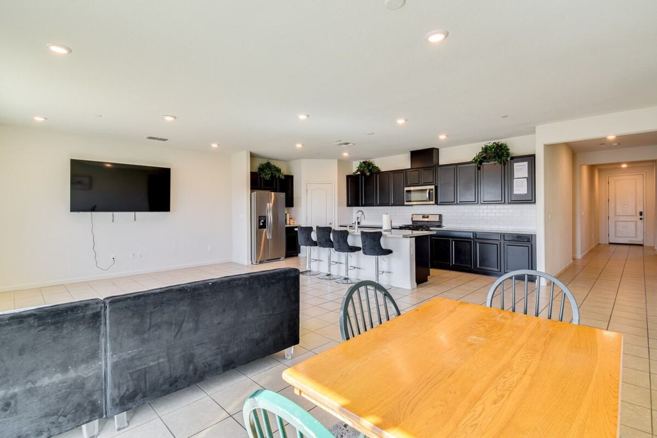 1442 Copperfield Ave #1307252P - Photo 2 of 34