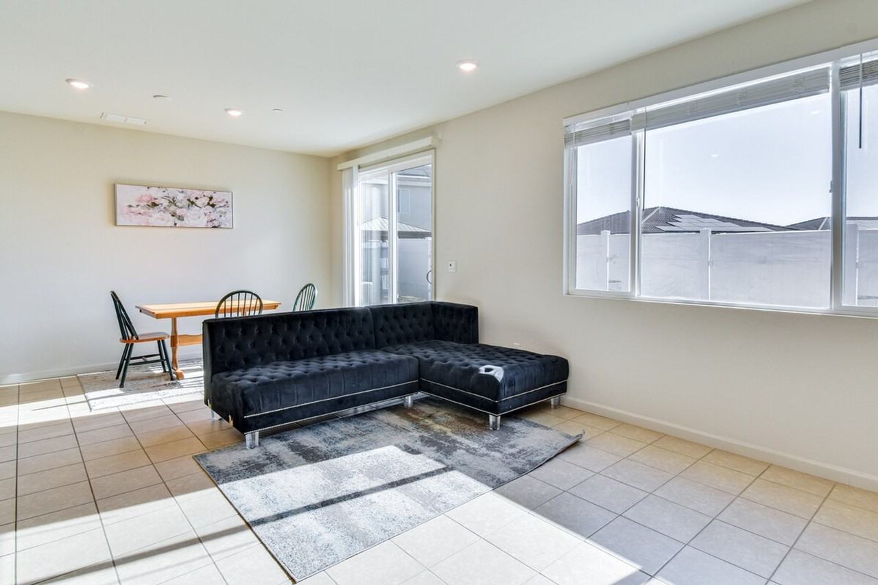 1442 Copperfield Ave #1307252P - Photo 4 of 34