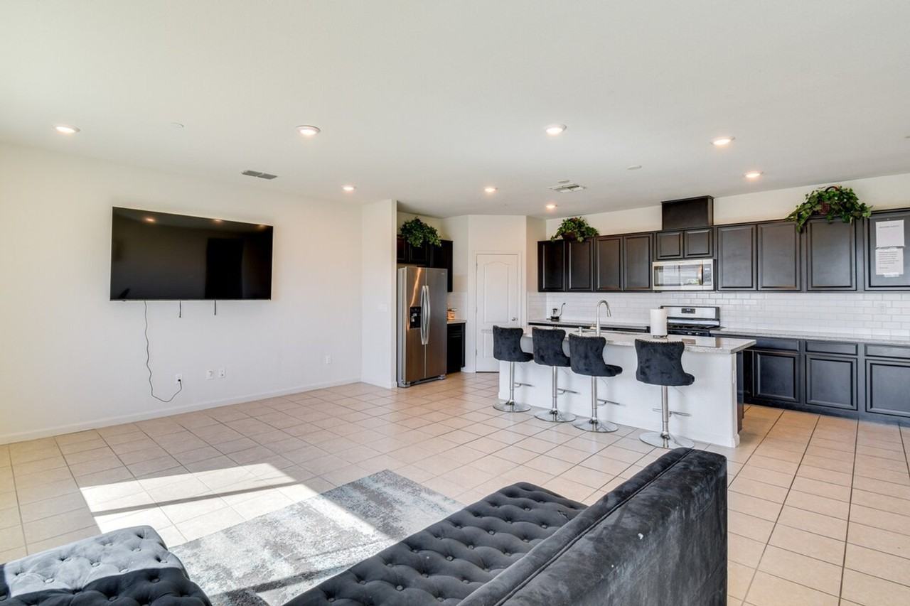 1442 Copperfield Ave #1307252P - Photo 5 of 34