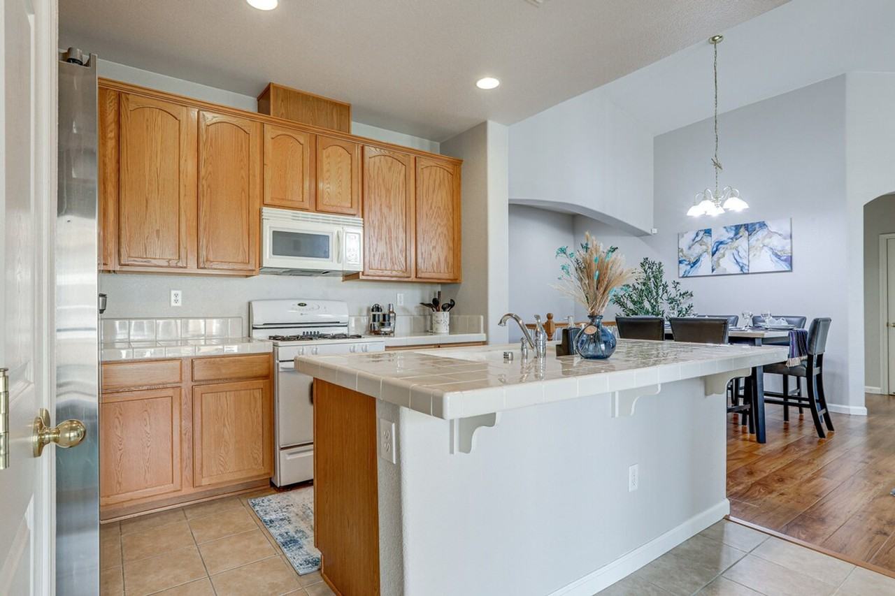 7515 Sheldon Rd #1385992P - Photo 2 of 32