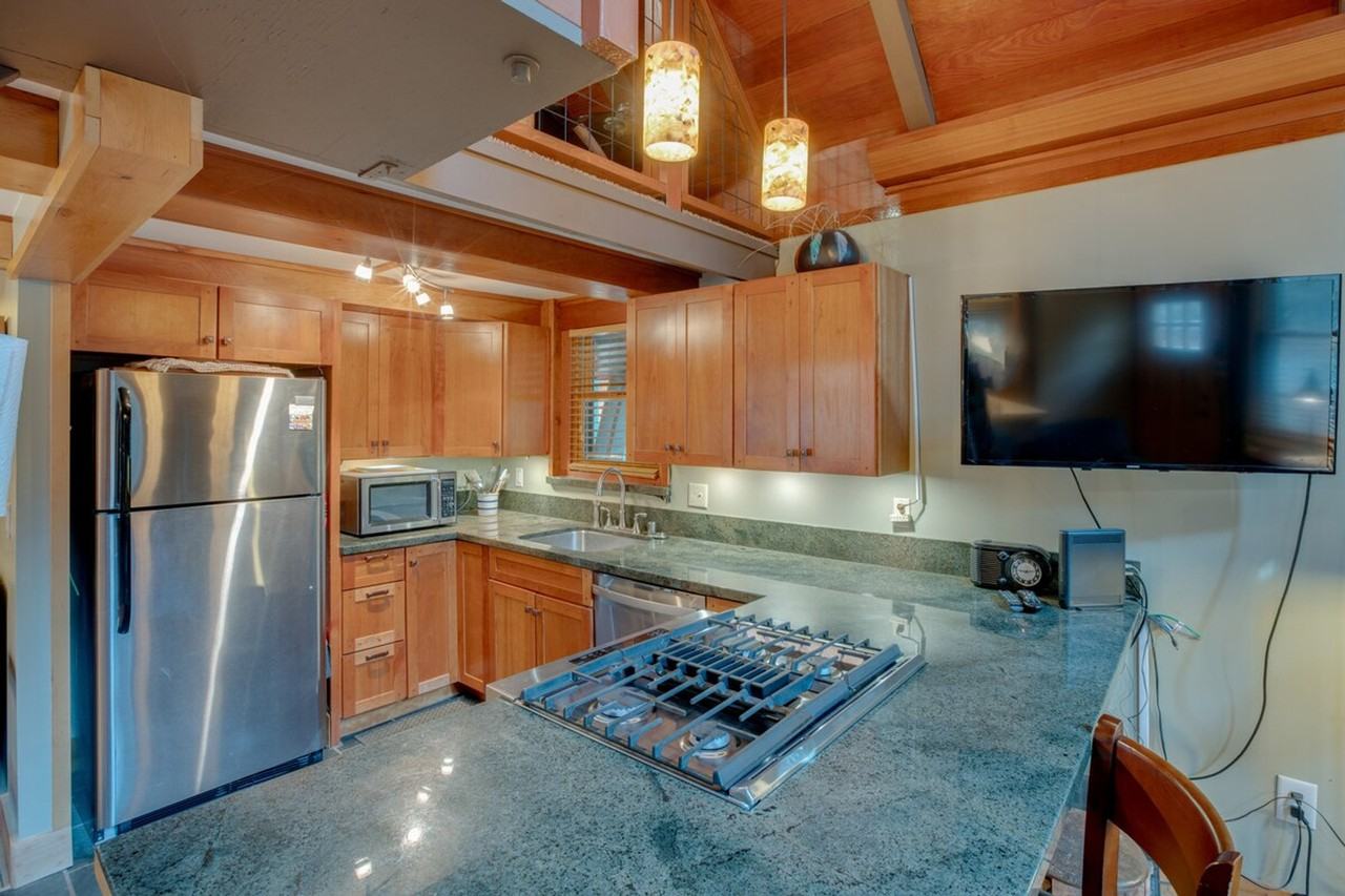 7040 Bellevue Ave #1386139P - Photo 6 of 26