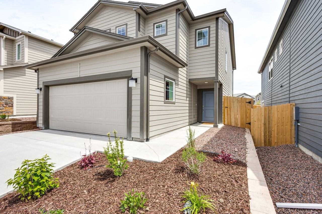 8466 Blue Feather Loop #1385759P - Photo 3 of 31