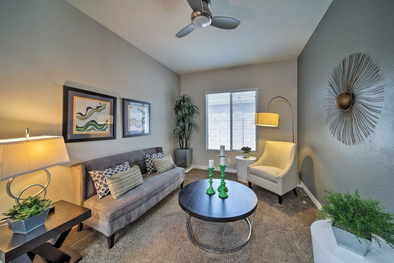 18504 W Paradise Ln #1385760P - Photo 4 of 27