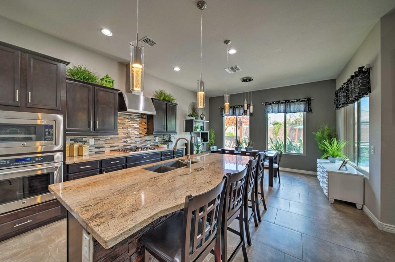 18504 W Paradise Ln #1385760P - Photo 7 of 27