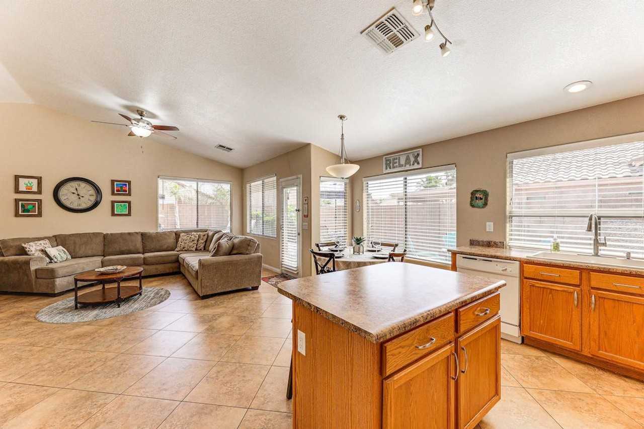 43854 W Cahill Dr #1385912P - Photo 4 of 31