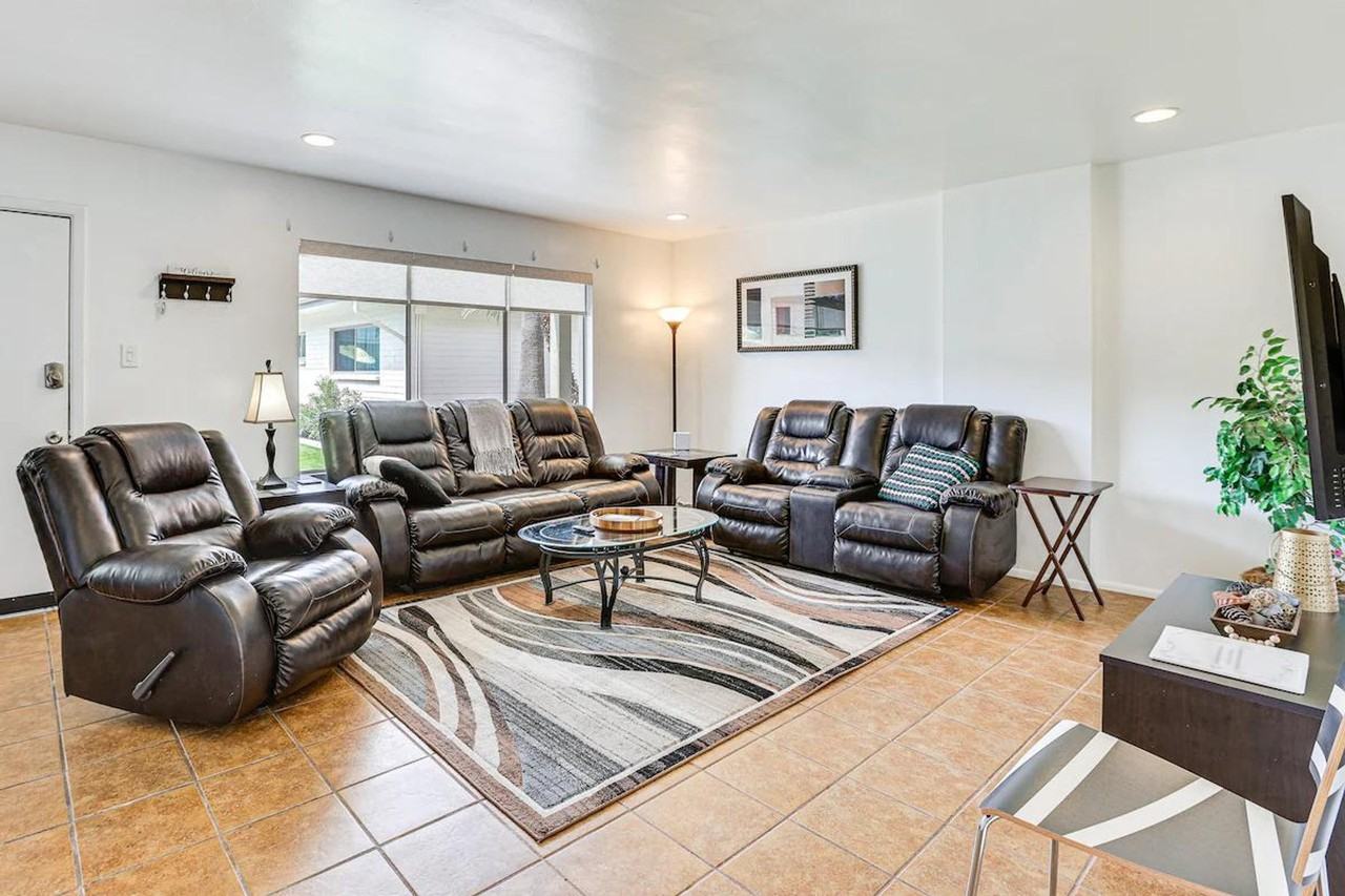 6805 E 2nd St #1385687P - Photo 4 of 29