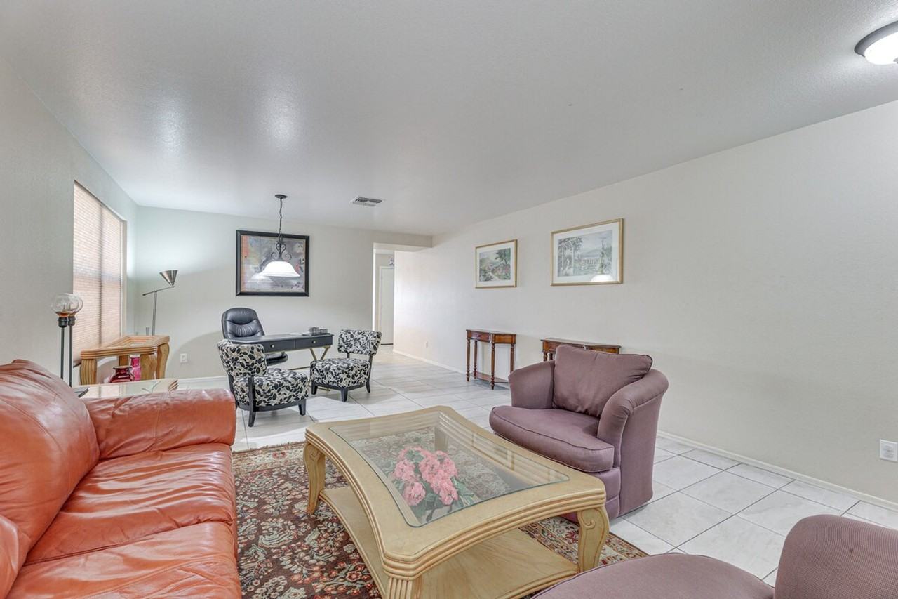 1836 N Parkside Ln #1386186P - Photo 4 of 30