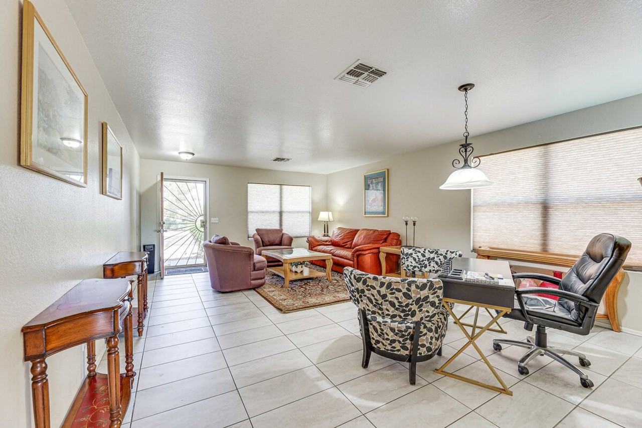 1836 N Parkside Ln #1386186P - Photo 5 of 30