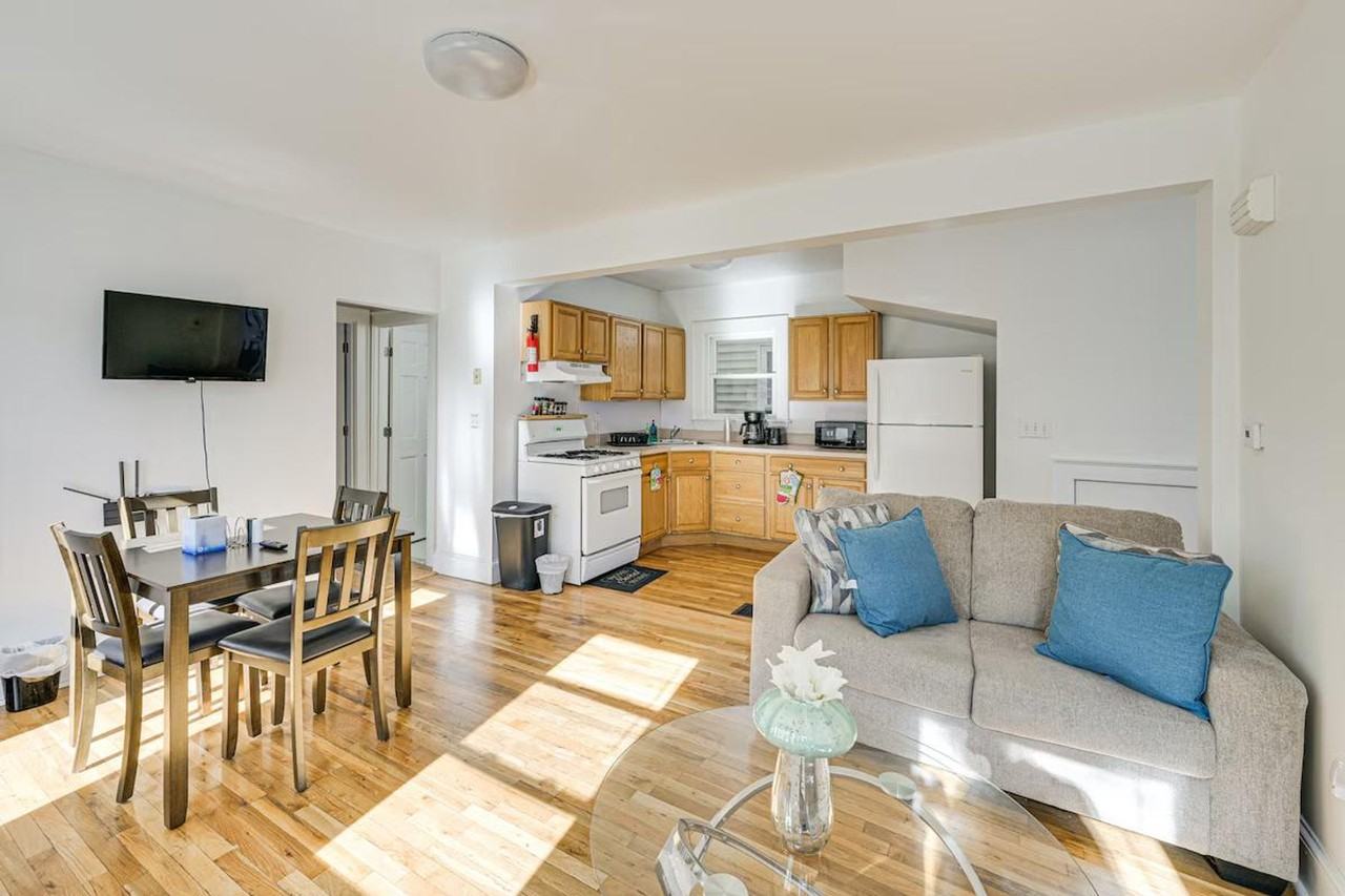 139141 Putnam Ave #1385916P - Photo 2 of 25