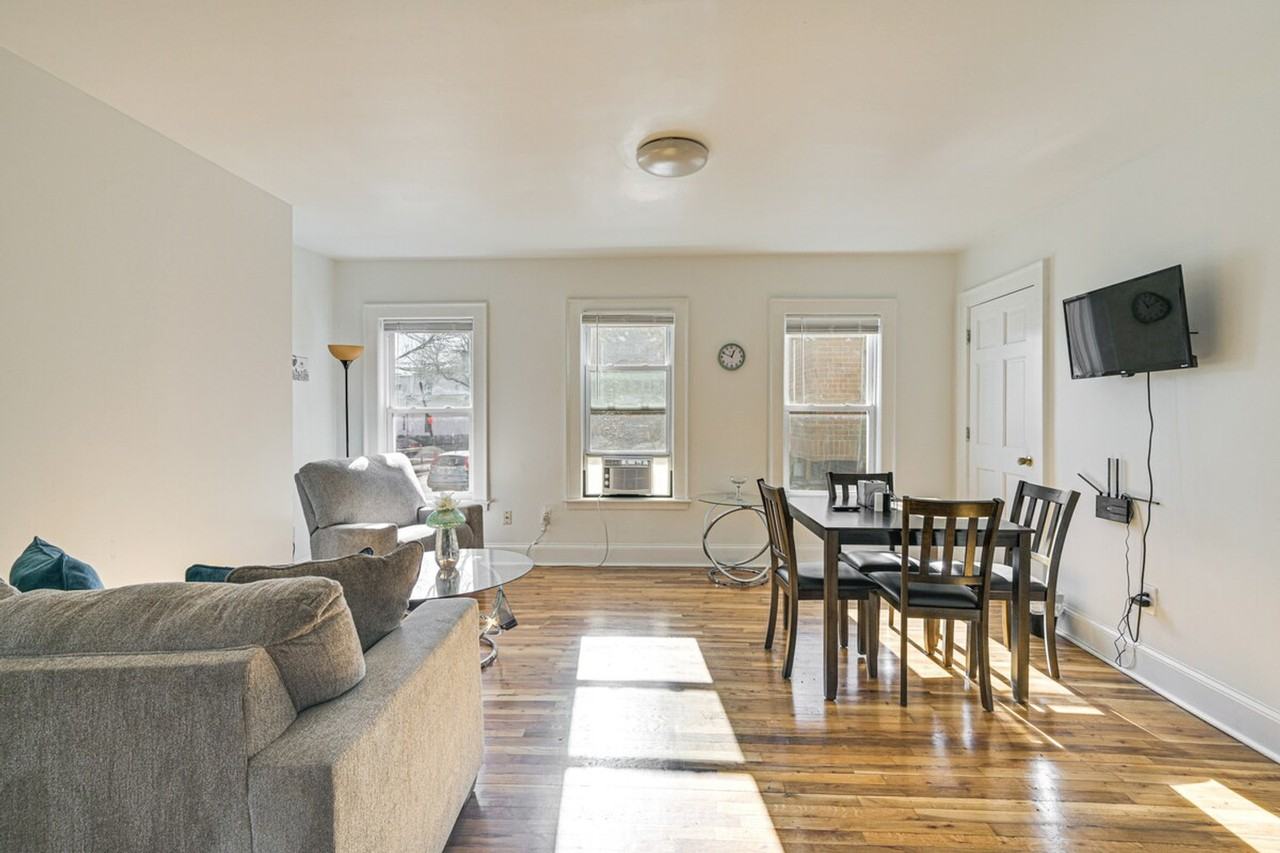 139141 Putnam Ave #1385916P - Photo 5 of 25