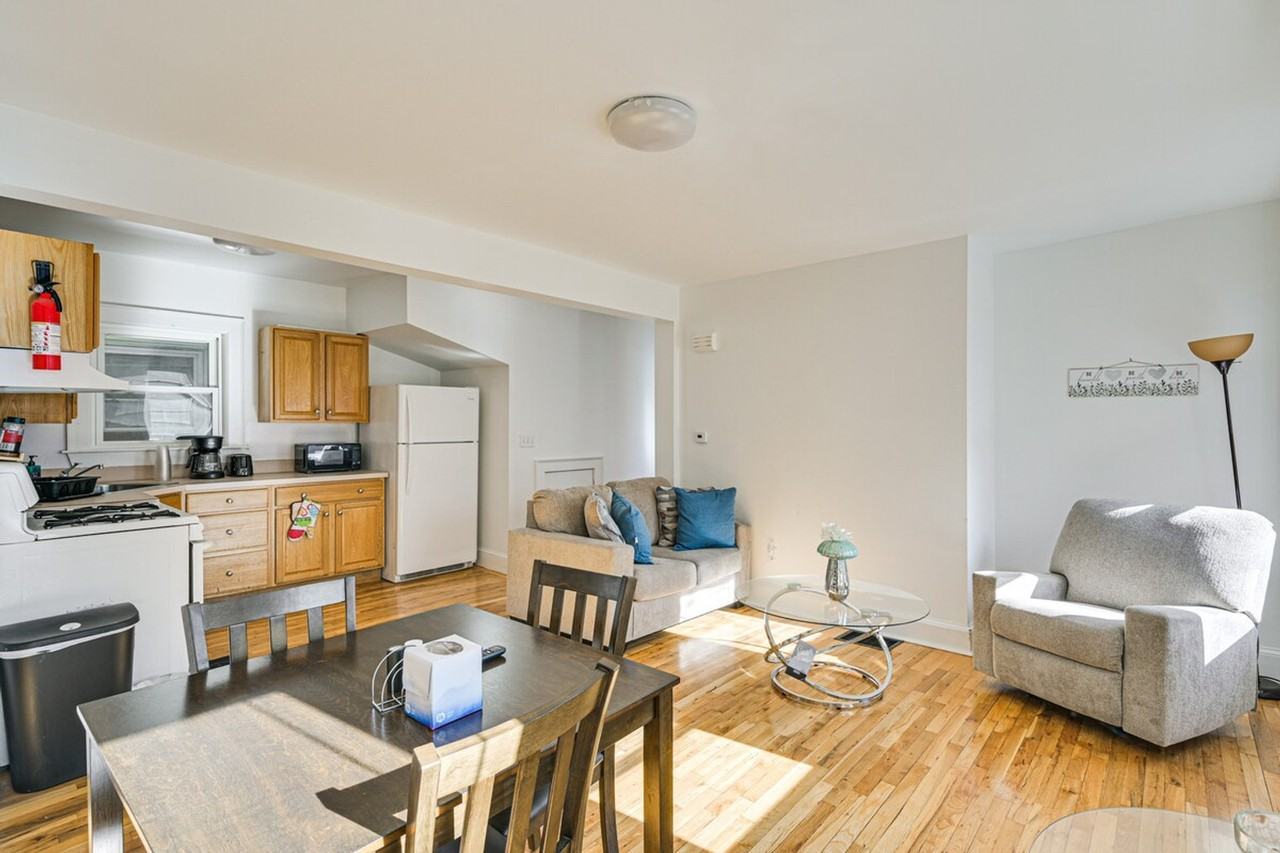 139141 Putnam Ave #1385916P - Photo 6 of 25