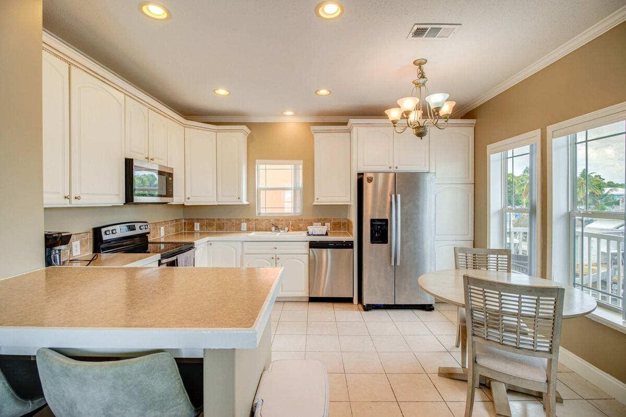 210 W 2nd Ct #1307150P - Photo 7 of 37