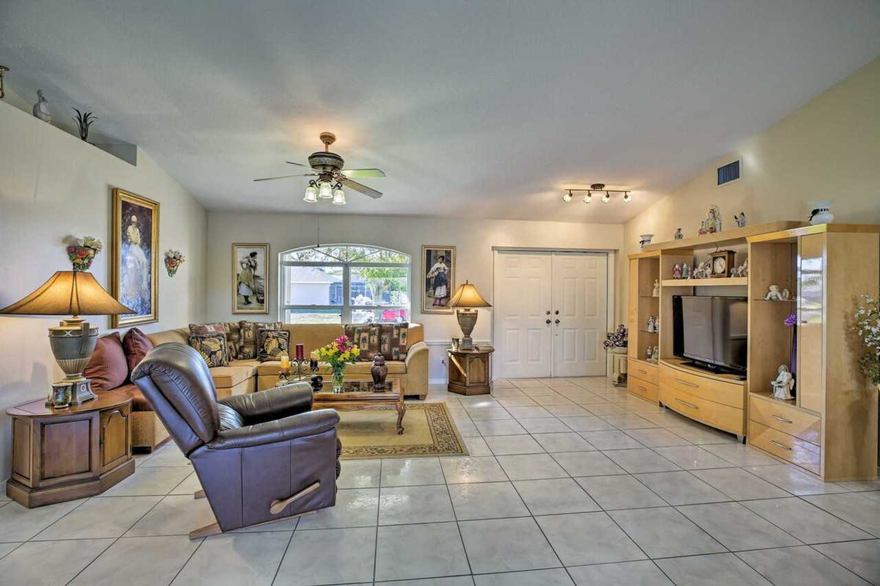 421 Se 4th Pl #1385807P - Photo 2 of 28