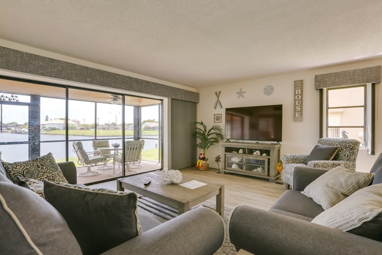 3722 Se 12th Ave #1385591P - Photo 3 of 34