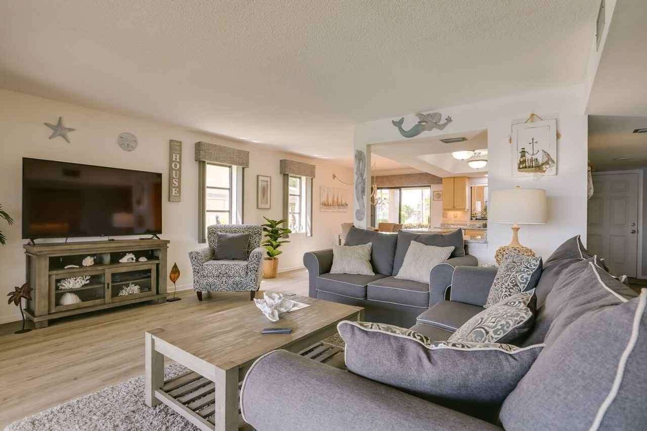 3722 Se 12th Ave #1385591P - Photo 4 of 34