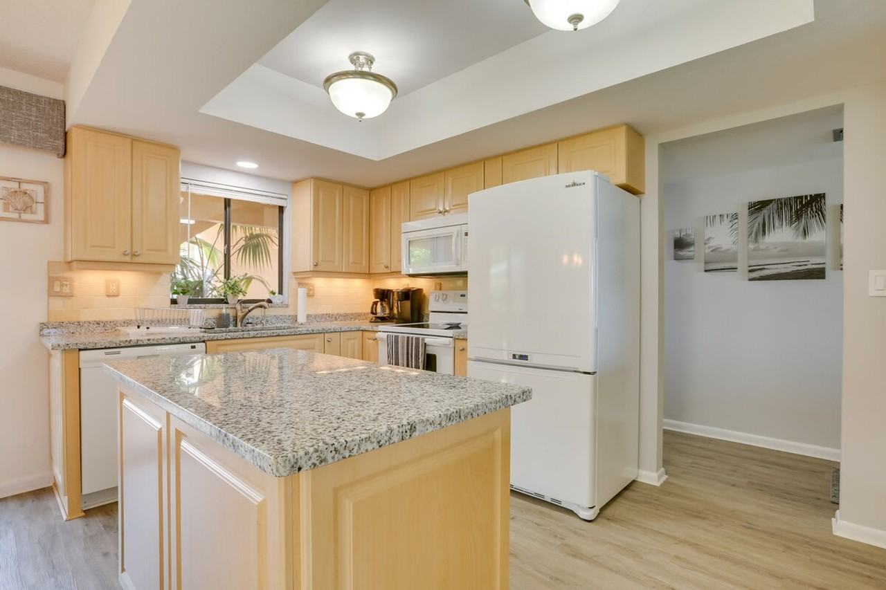 3722 Se 12th Ave #1385591P - Photo 7 of 34