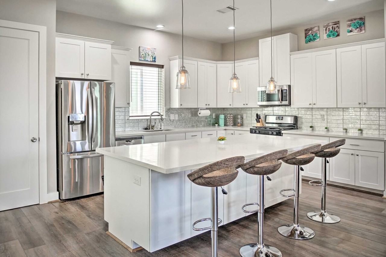 6403 Bowling Green St #1385674P - Photo 5 of 33