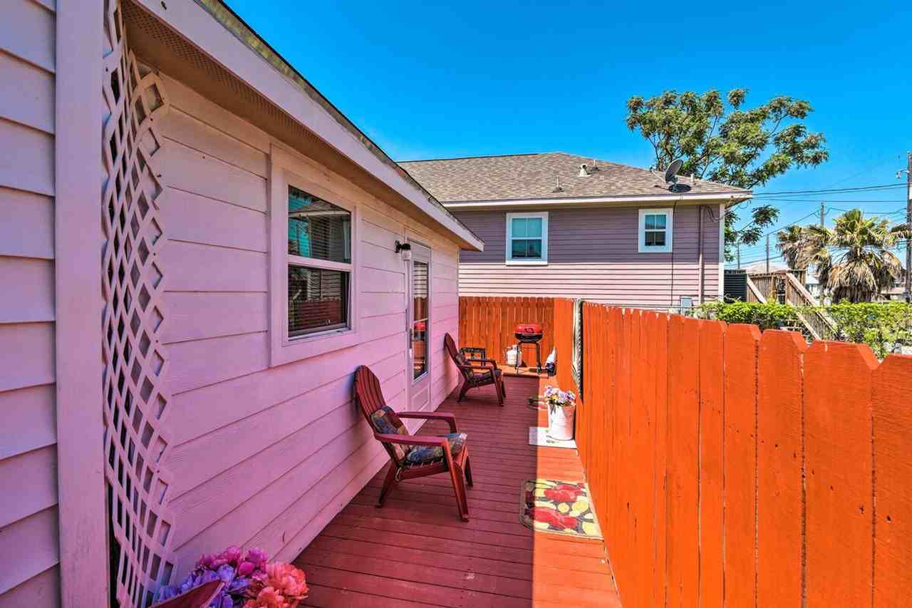 1319 40th St #1386055P - Photo 3 of 24
