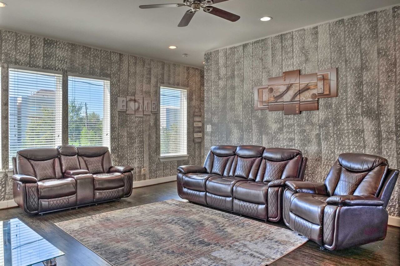 2107 Stuart St #1386030P - Photo 5 of 29