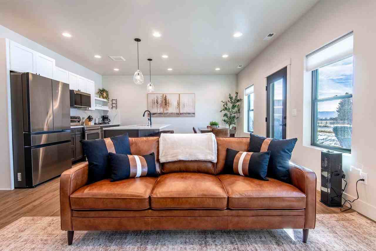 690 Stone Peak Loop #1466390P - Photo 4 of 50