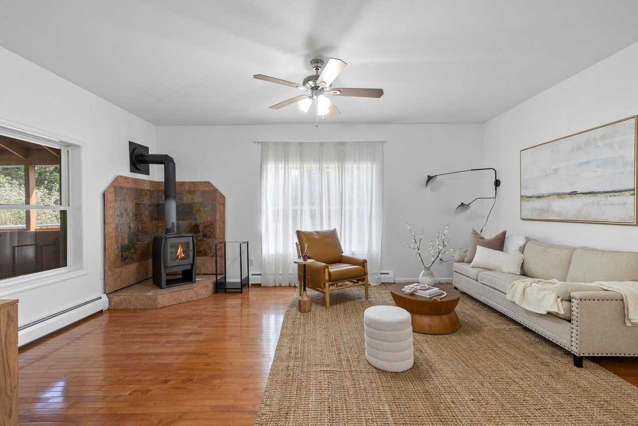 163 Silver Lake Rd #1466627P - Photo 4 of 50