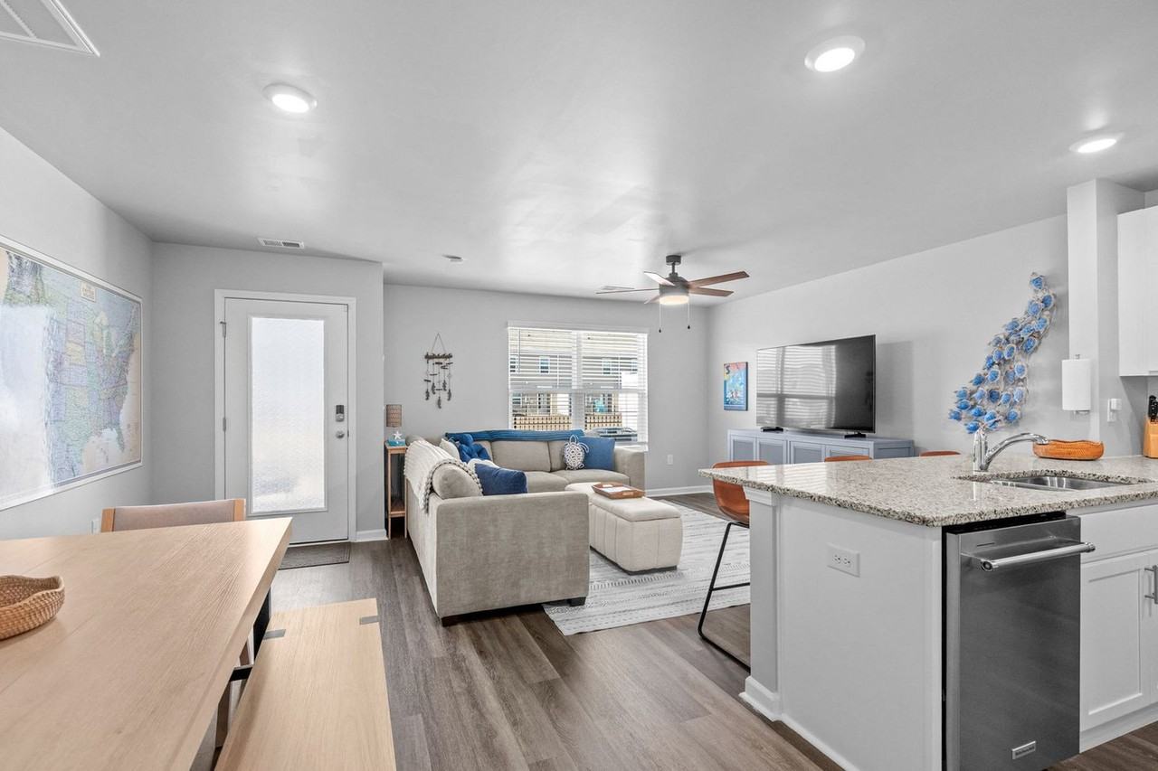 2031 Lake View Cir #1467069P - Photo 2 of 50