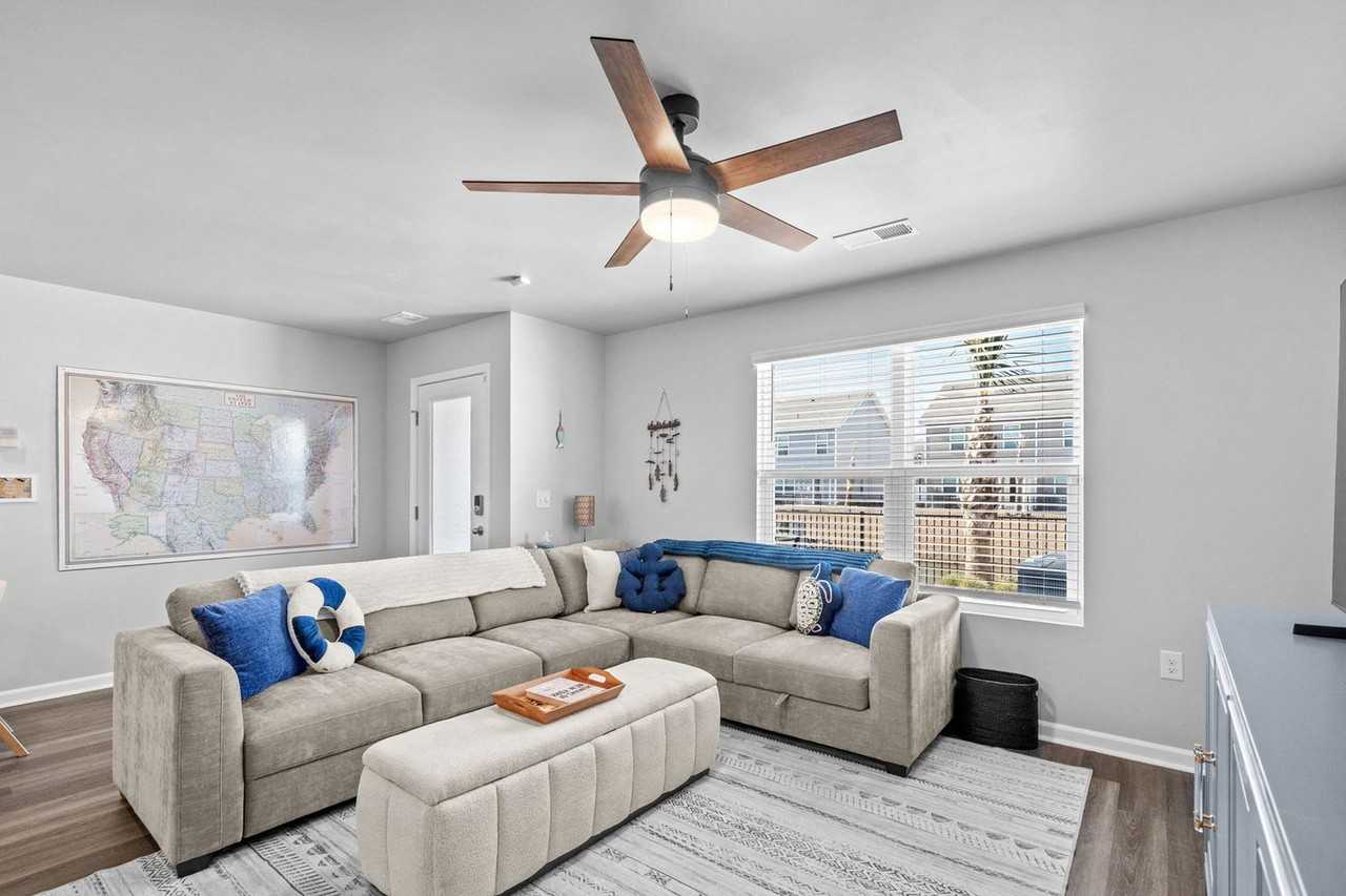 2031 Lake View Cir #1467069P - Photo 4 of 50