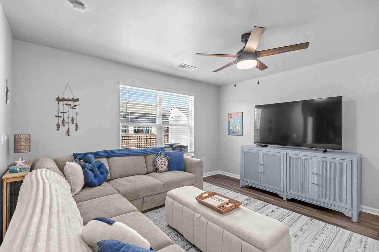 2031 Lake View Cir #1467069P - Photo 5 of 50