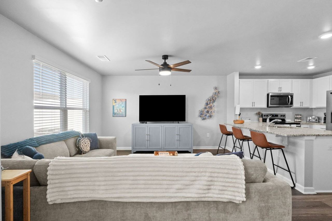 2031 Lake View Cir #1467069P - Photo 6 of 50