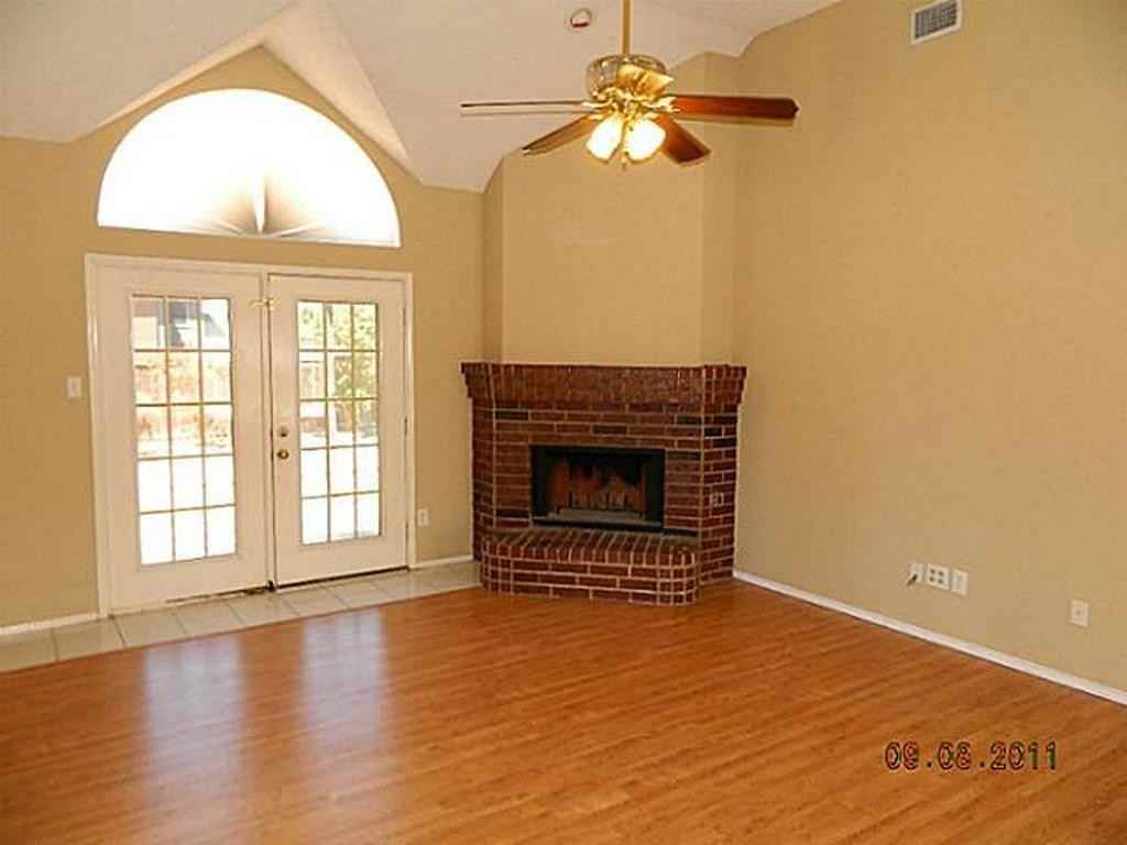 1817 Ambrose Dr - Photo 2 of 6